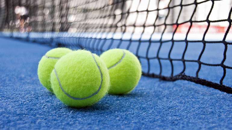 Quais as diferenças entre as bolas de ténis e de padel